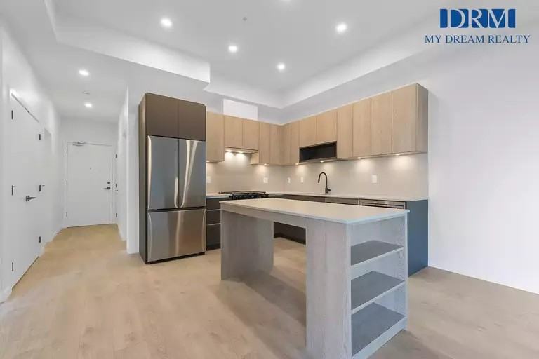 19601 65b Pl #D195 - Photo 2 of 24