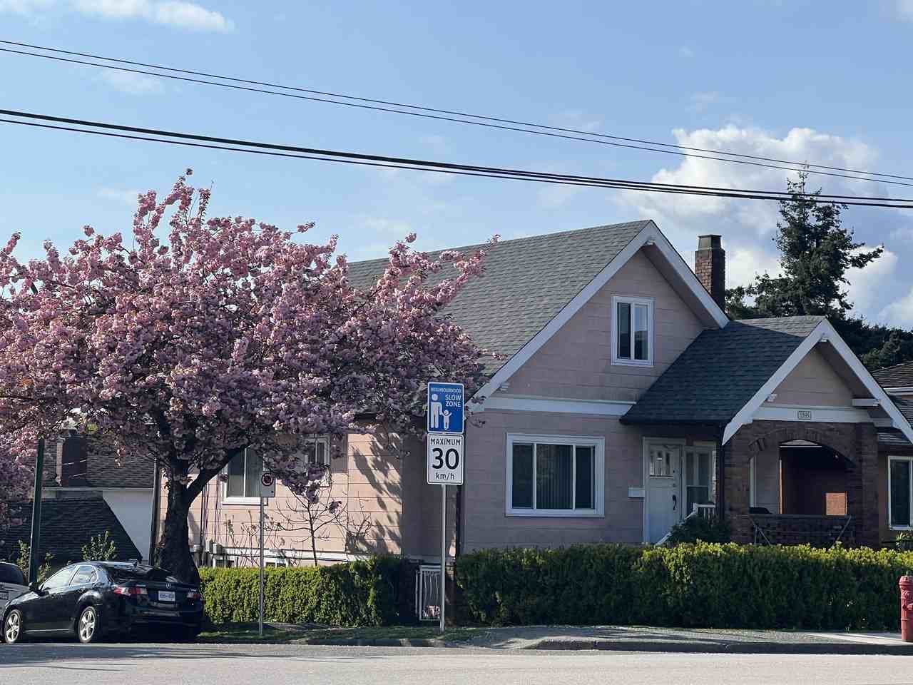 1595 Renfrew St - Photo 2 of 17