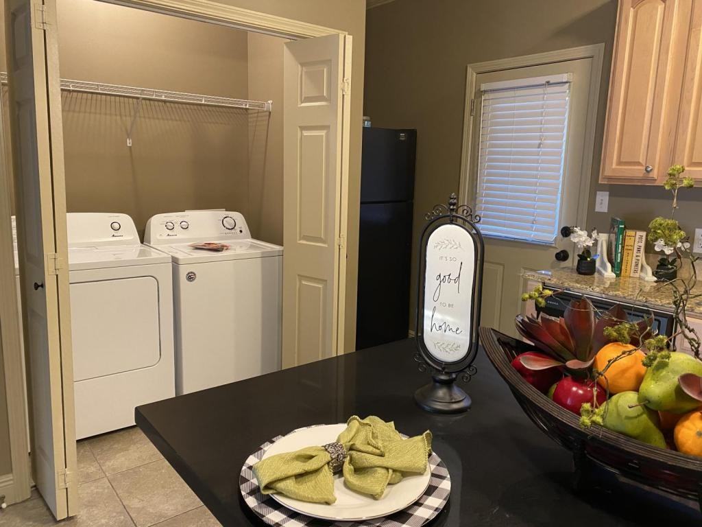 1720 Mignonette Ln - Photo 2 of 6