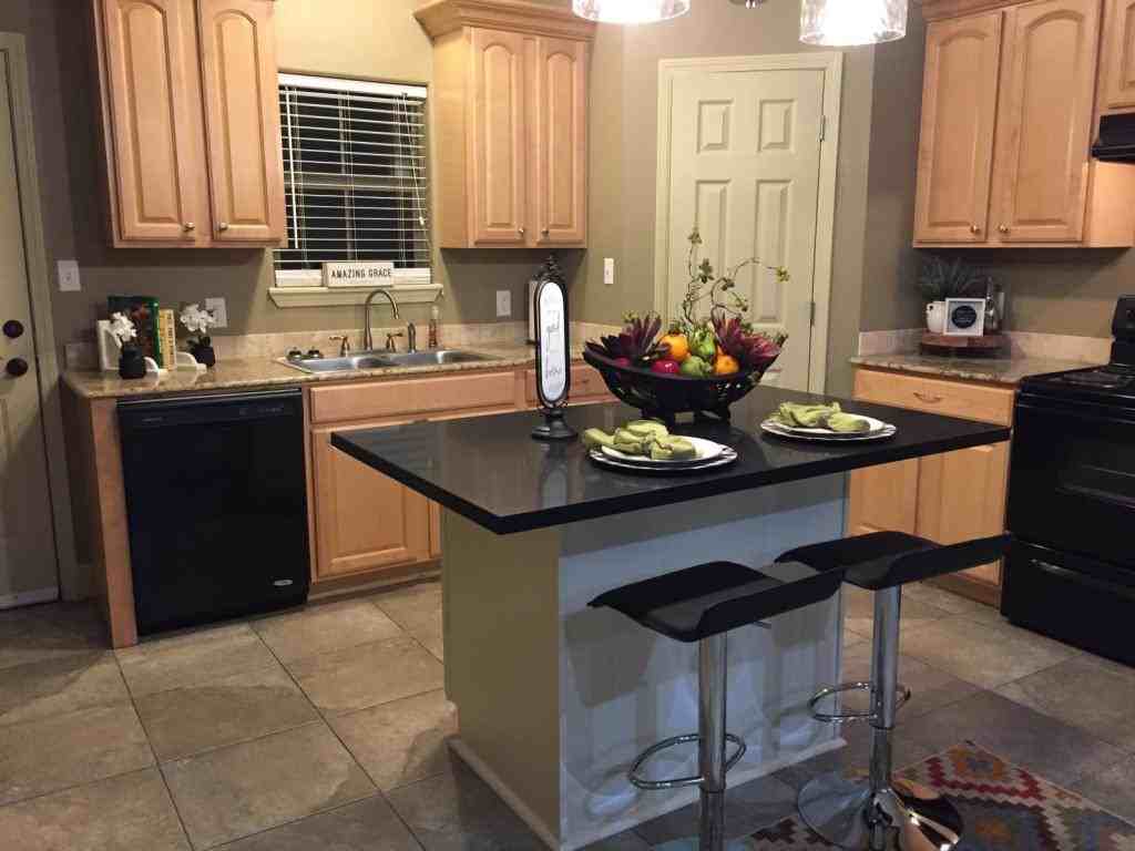 1720 Mignonette Ln - Photo 3 of 6
