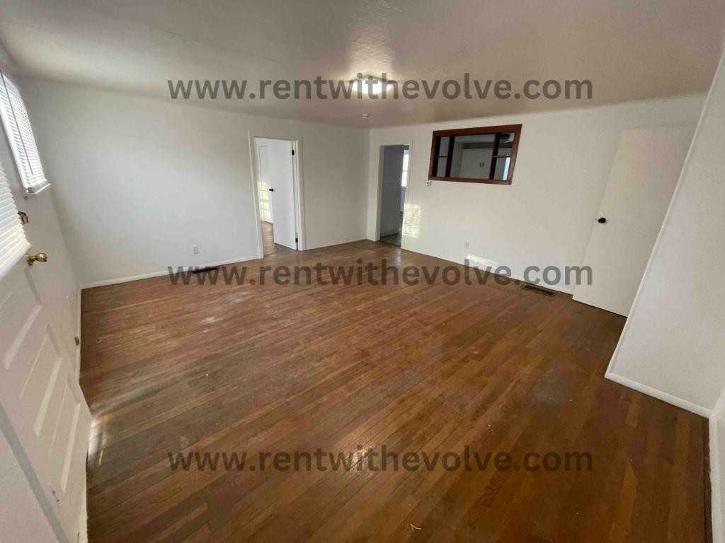 758 1/2 S Beeson Dr - Photo 4 of 9