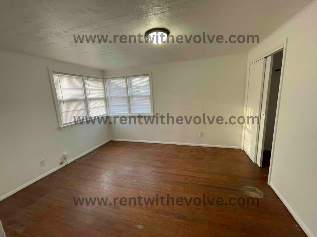 758 1/2 S Beeson Dr - Photo 5 of 9