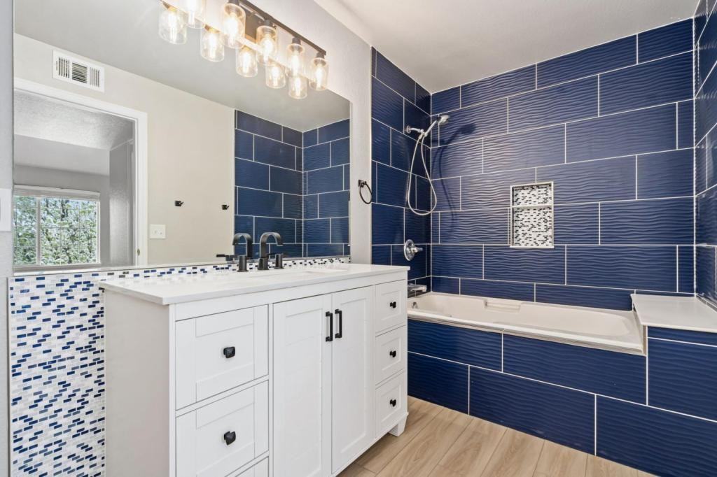 1335 Lake Cir - Photo 3 of 10