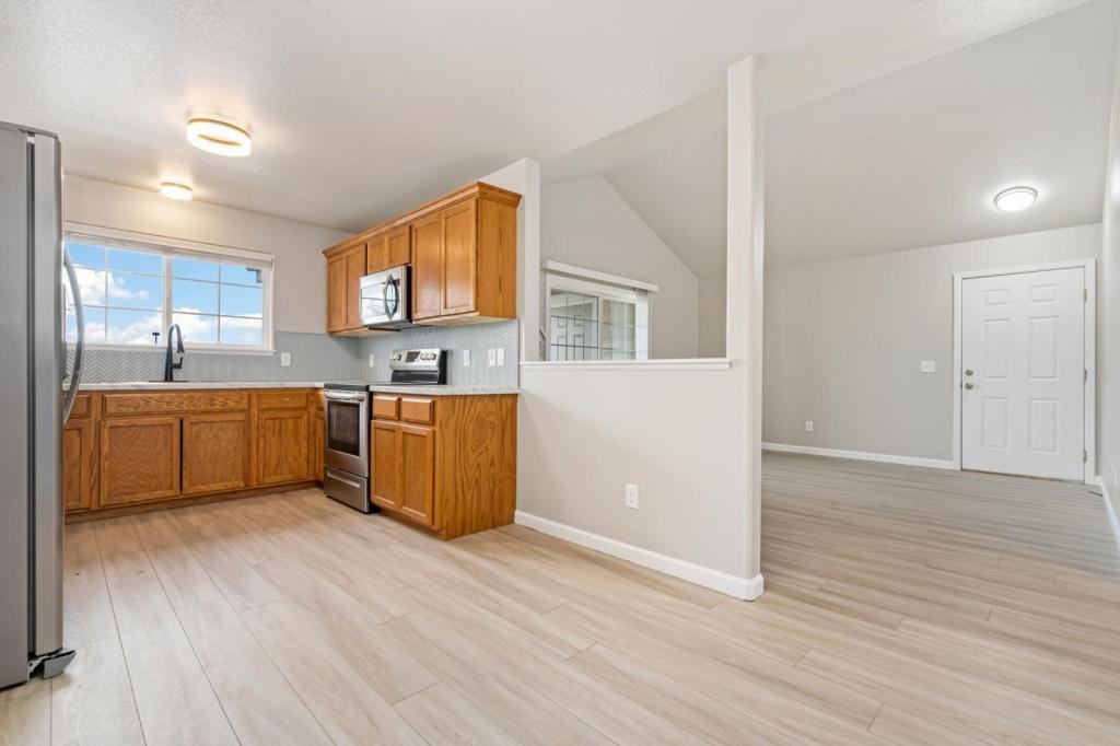 1335 Lake Cir - Photo 4 of 10