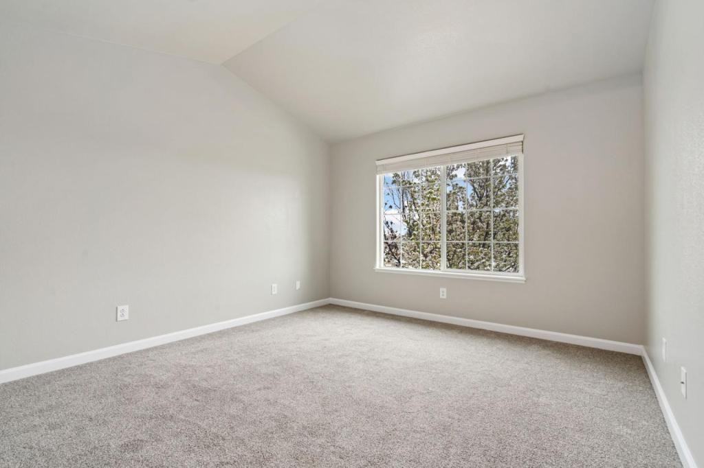 1335 Lake Cir - Photo 5 of 10