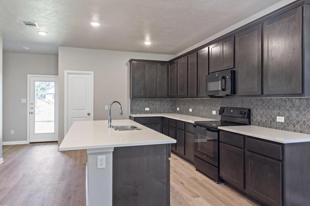 108 N Oneal St - Photo 2 of 11