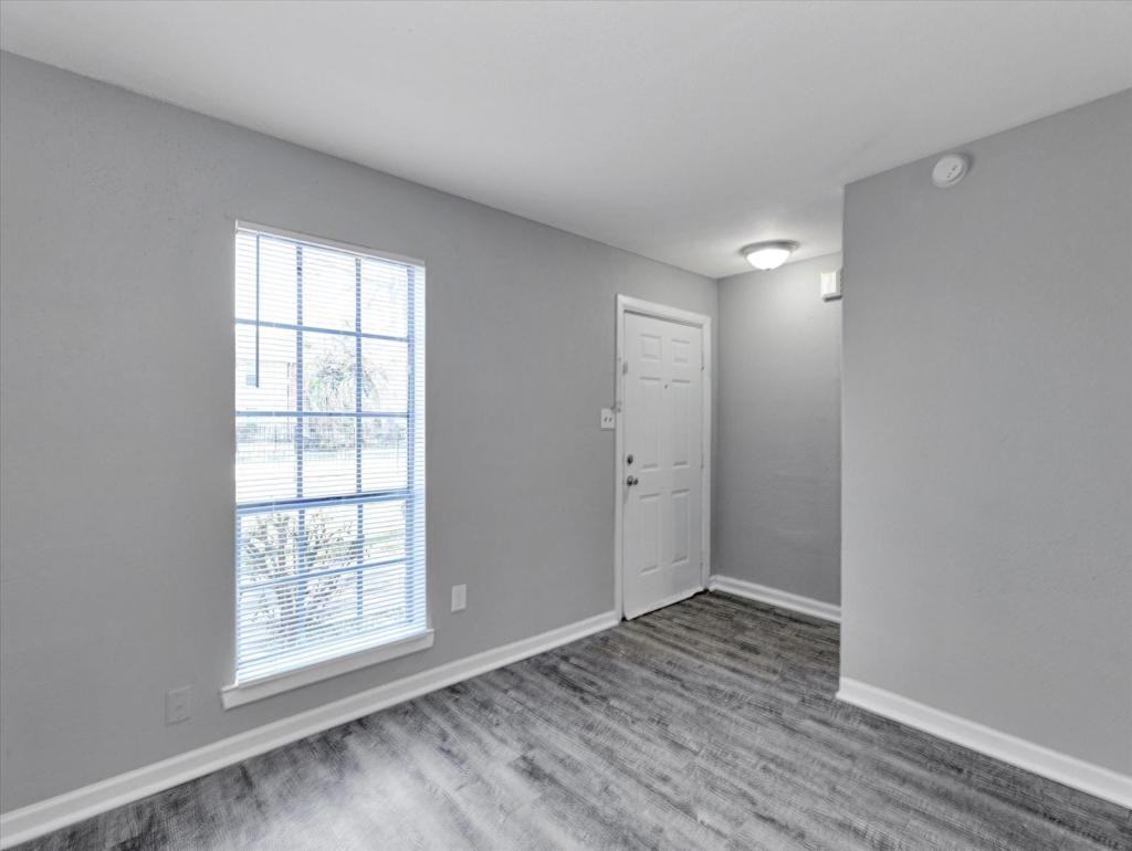 1200 Hospital Dr - Photo 2 of 16