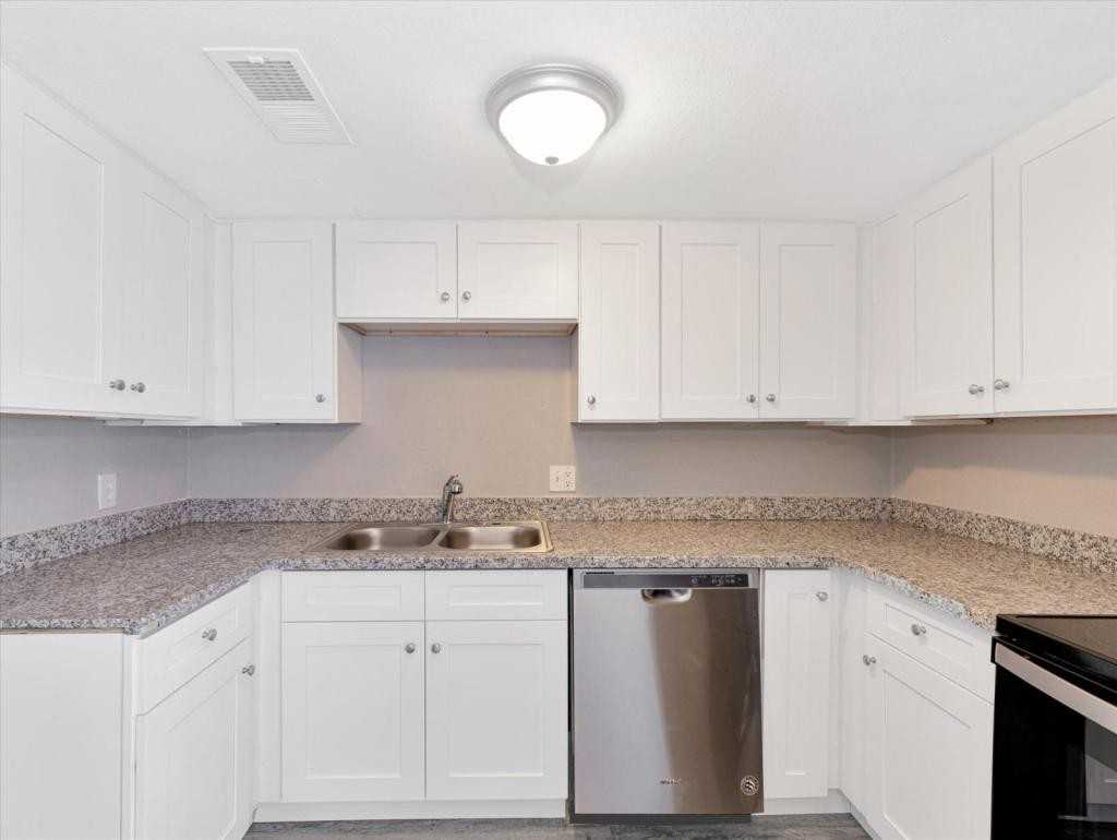 1200 Hospital Dr - Photo 3 of 16