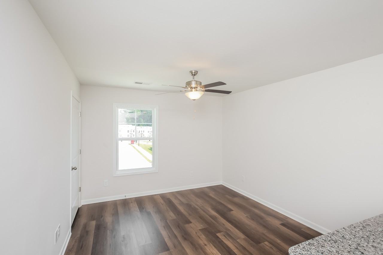 317 Noble Ln - Photo 2 of 21