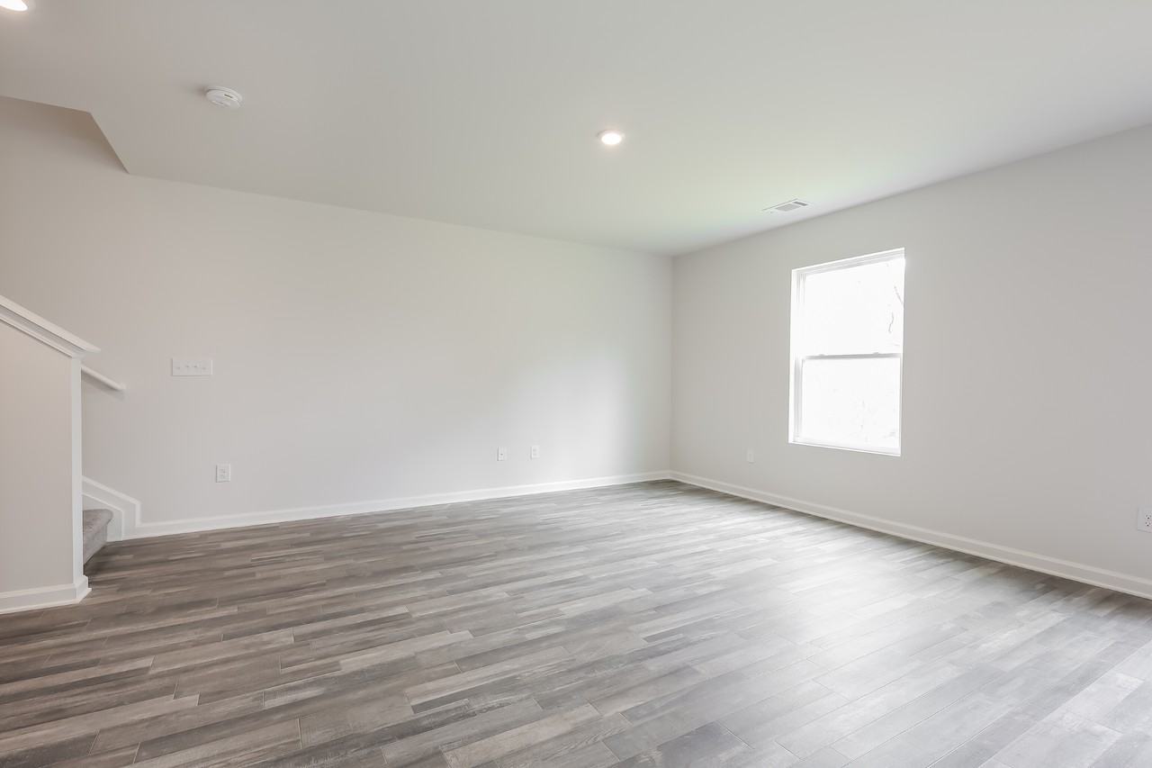 128 Colonial Walk - Photo 2 of 16