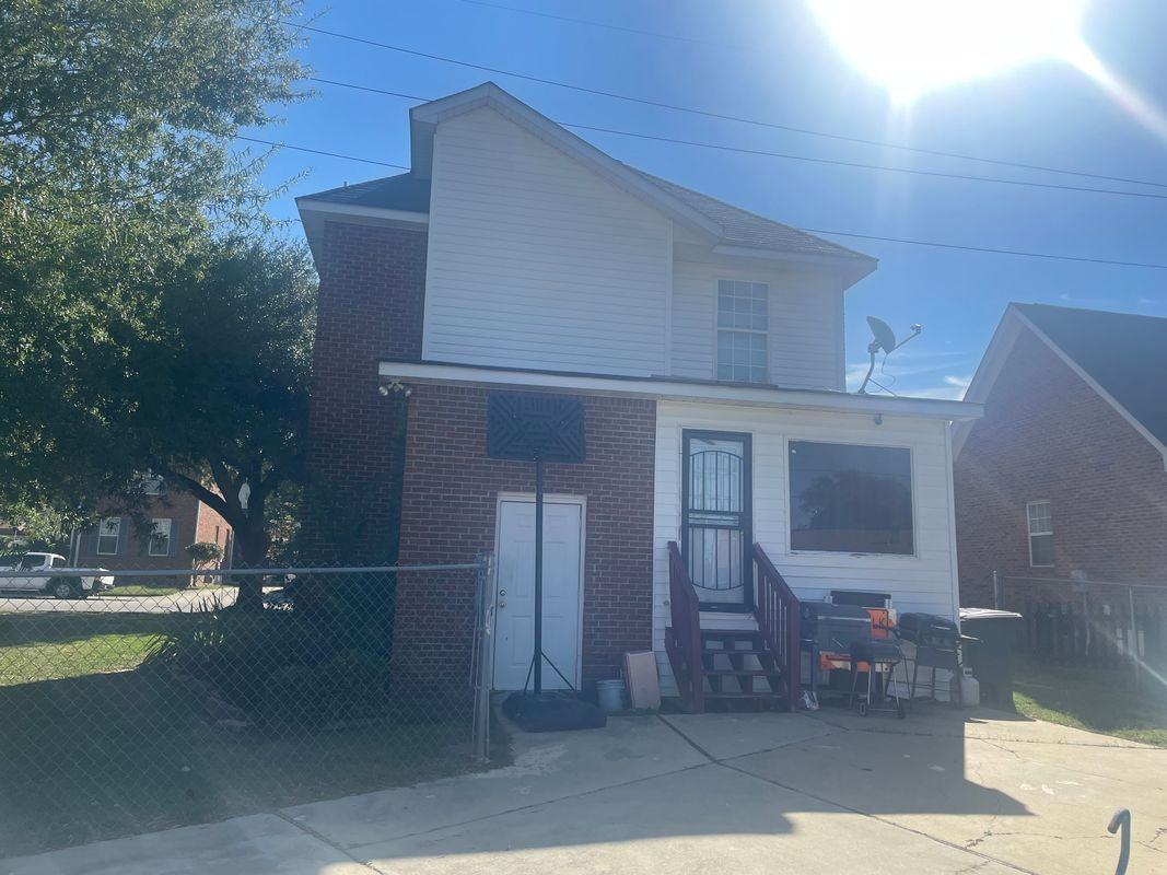 1327 King St - Photo 2 of 3