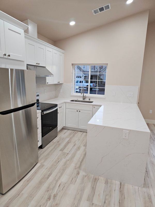 1878 Tarragon Dr - Photo 2 of 8