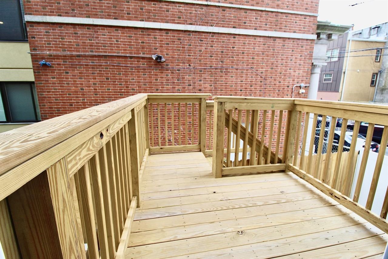 1642 Cambridge St #B - Photo 3 of 22