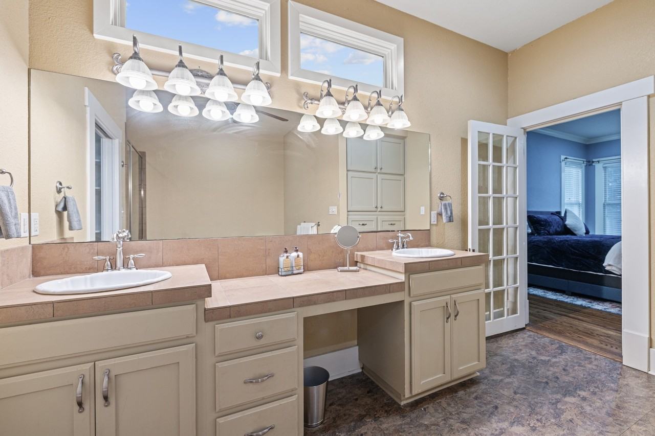 1211 Lexington St - Photo 3 of 20