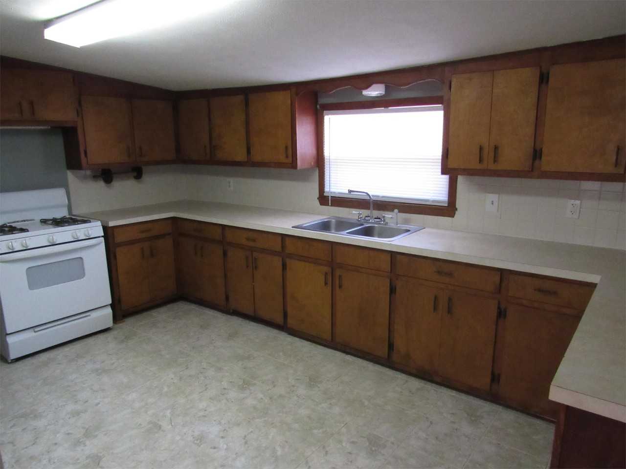 200 S Willow St - Photo 2 of 10