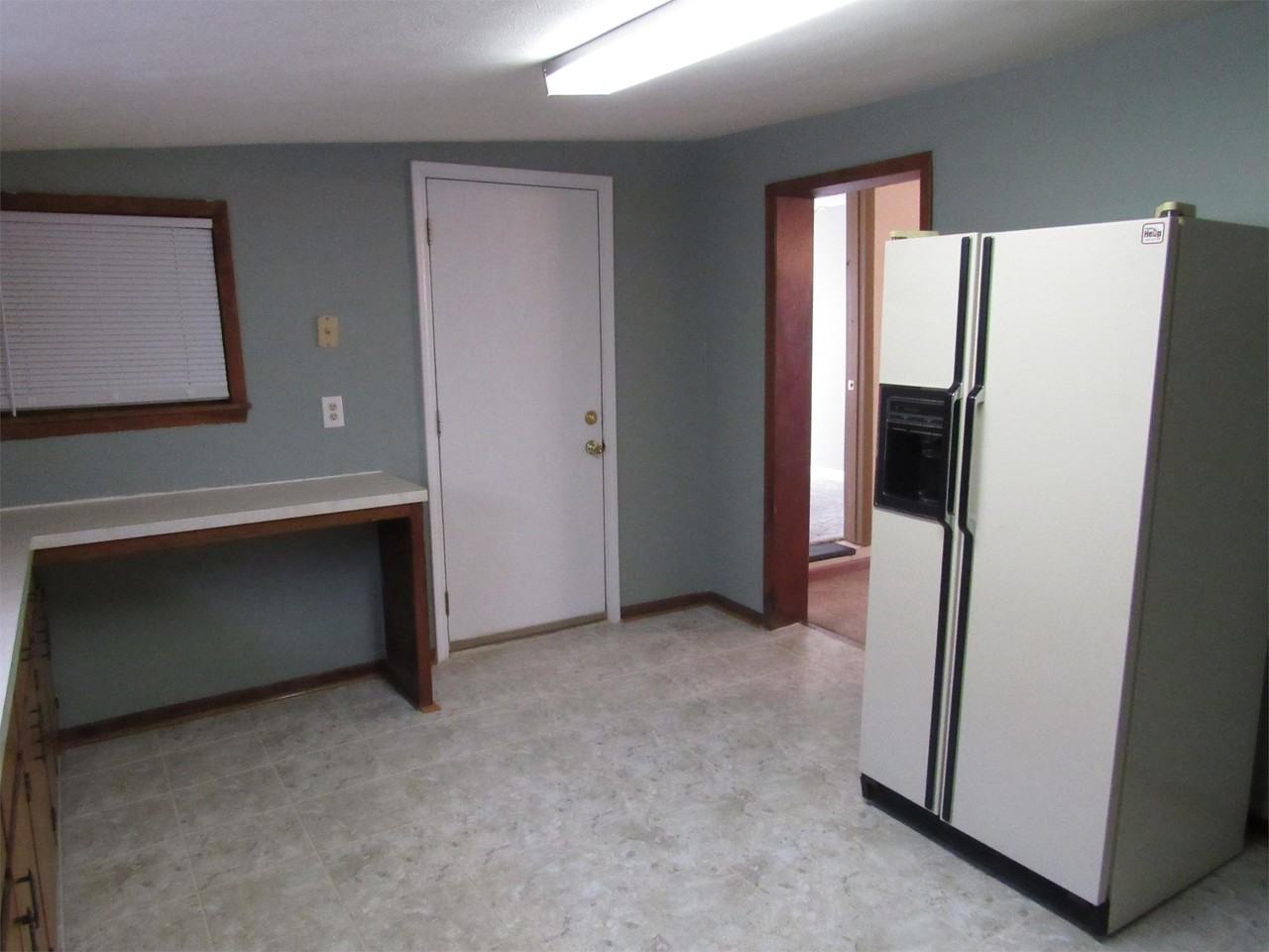 200 S Willow St - Photo 3 of 10