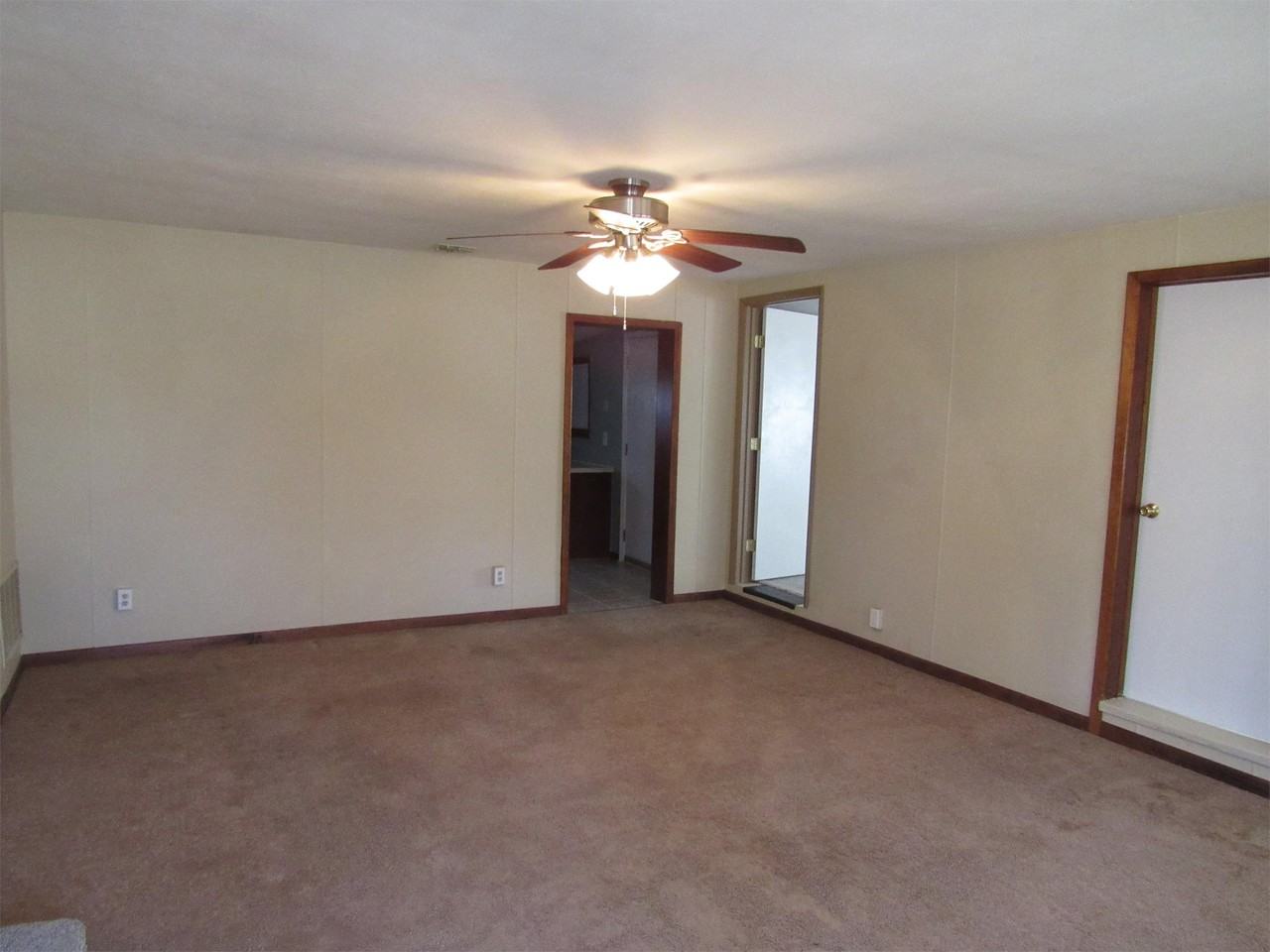 200 S Willow St - Photo 4 of 10