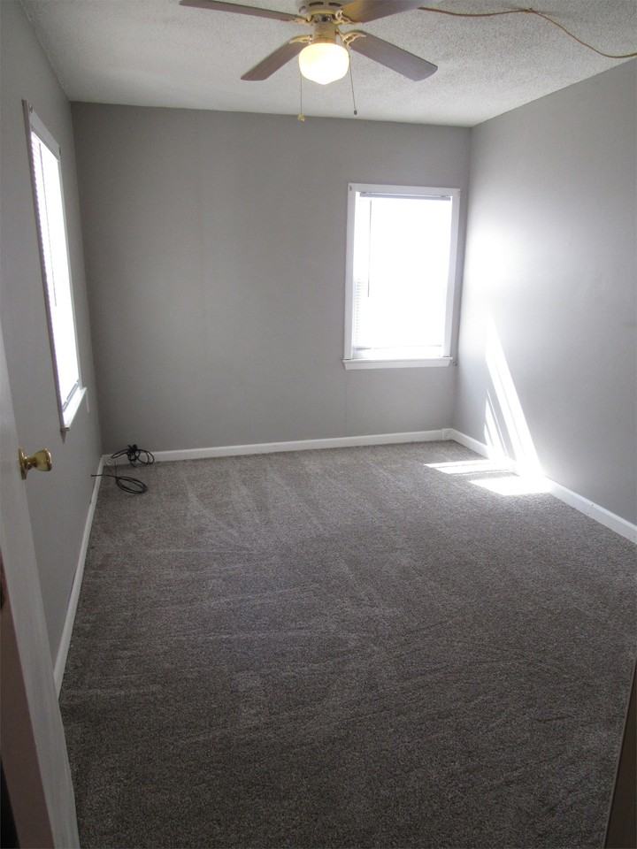 200 S Willow St - Photo 6 of 10