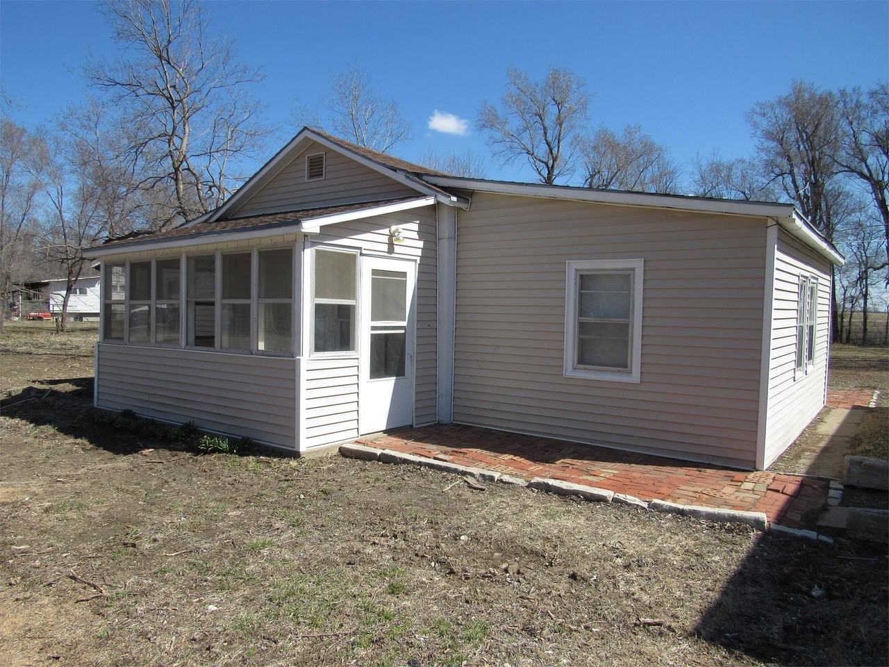 200 S Willow St - Photo 7 of 10