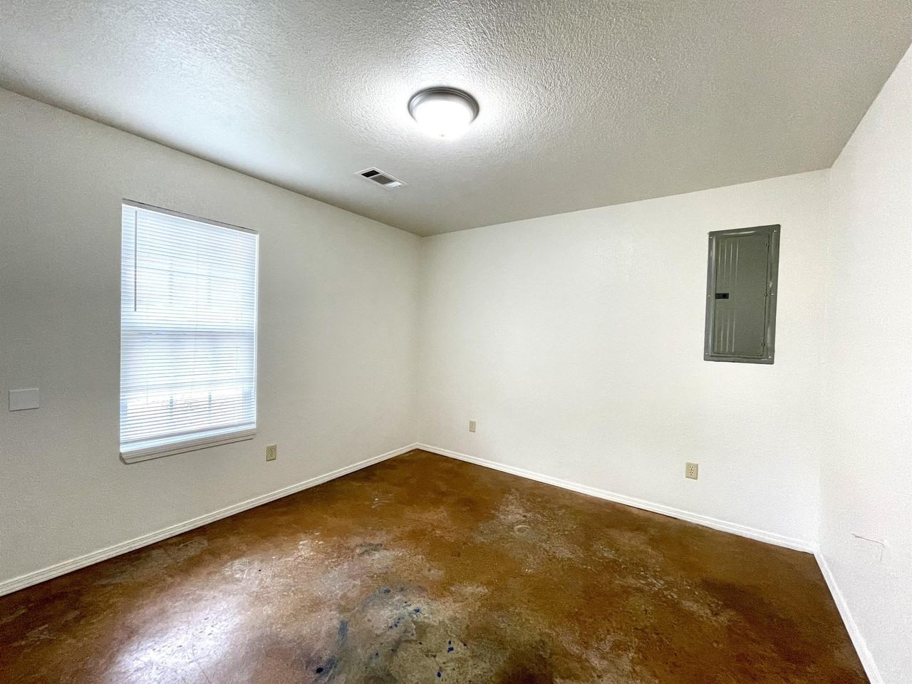 473766 Eastroad - Photo 5 of 18