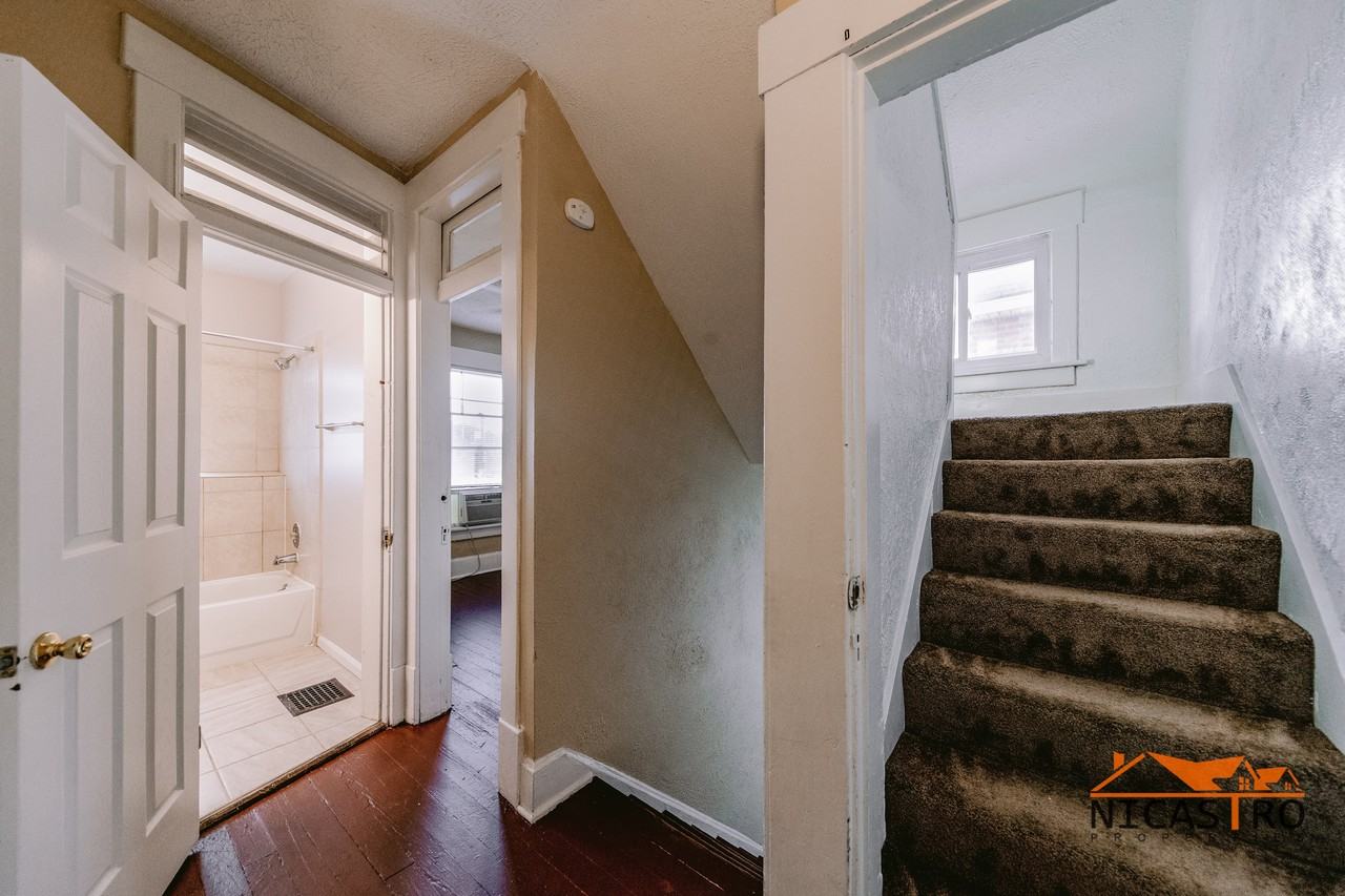 172 E 11th Ave - Photo 4 of 48