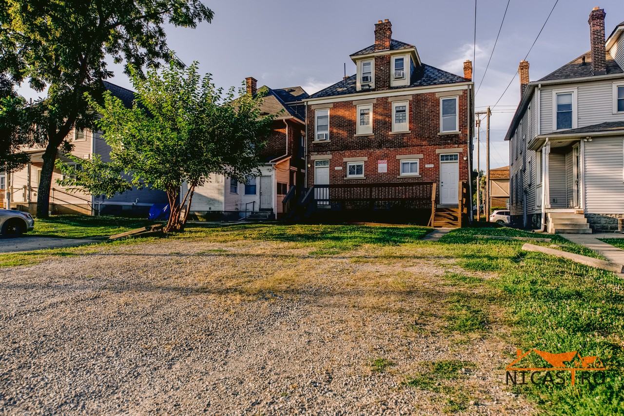 172 E 11th Ave - Photo 2 of 48