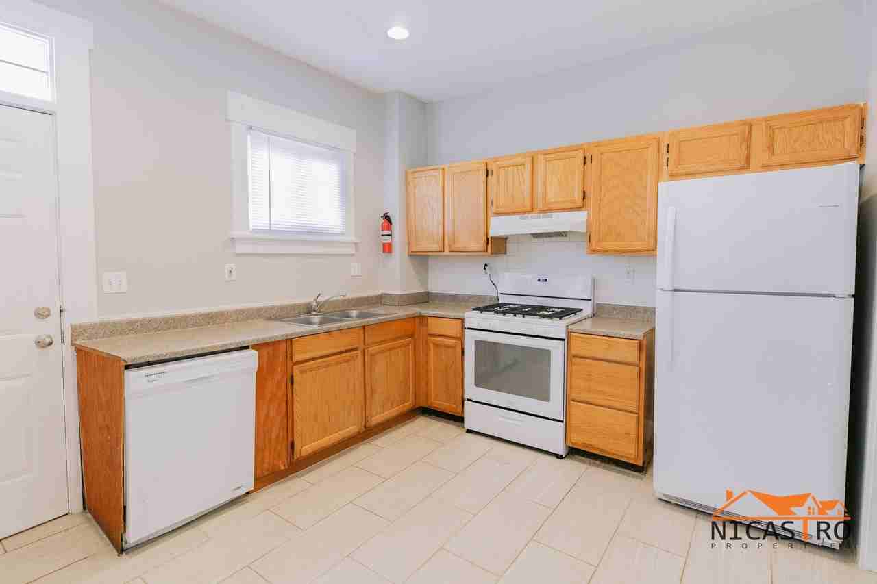 172 E 11th Ave - Photo 7 of 48