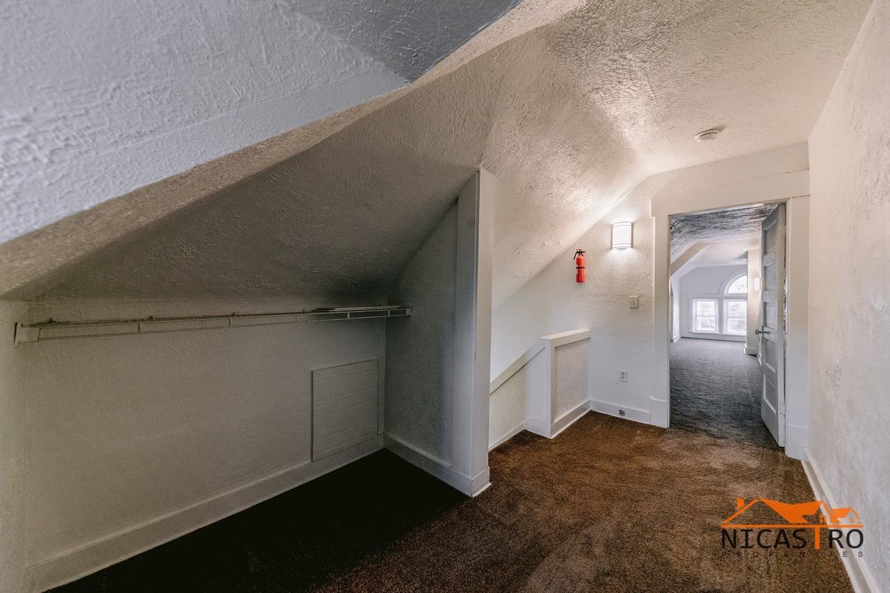 172 E 11th Ave - Photo 5 of 48