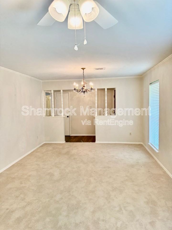 5740 Lakemont Cir - Photo 3 of 23