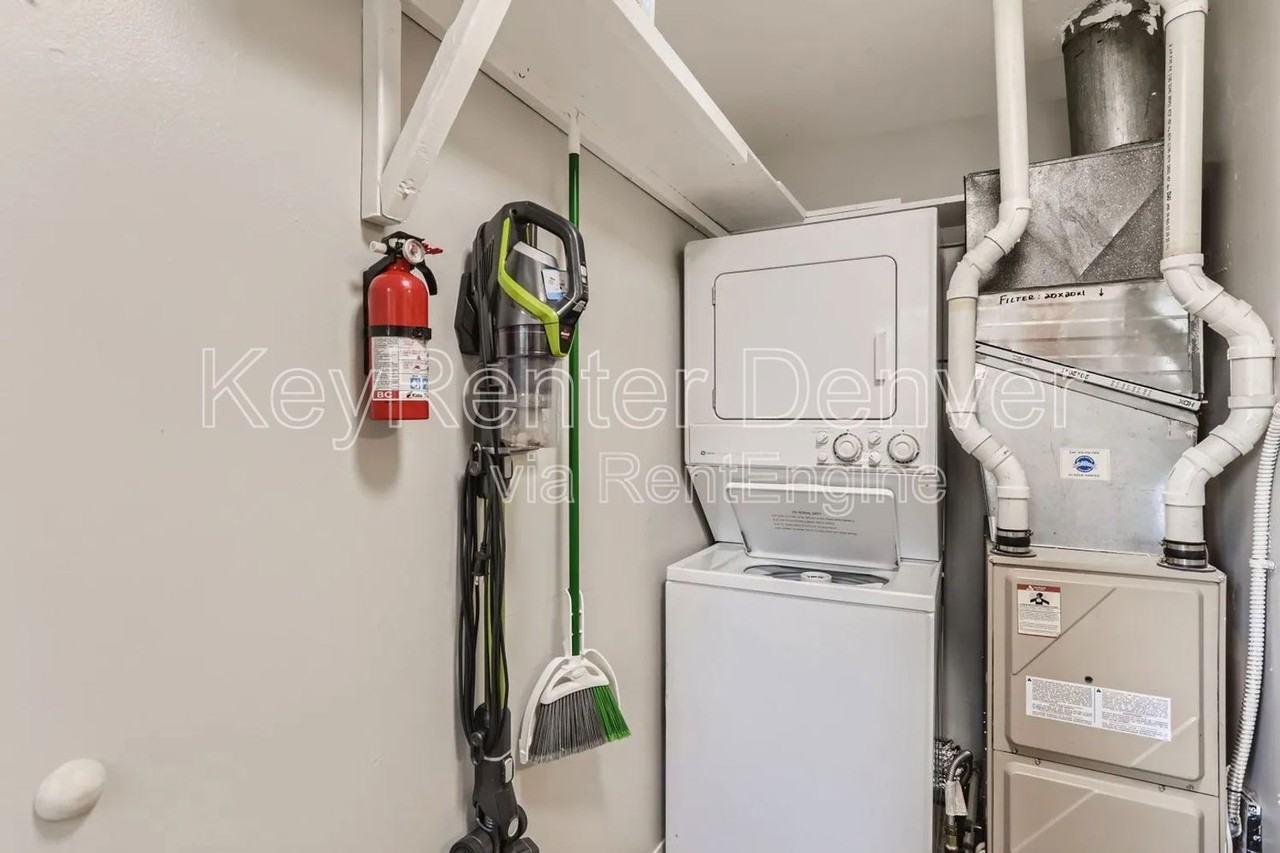 2075 Iris St - Photo 5 of 9