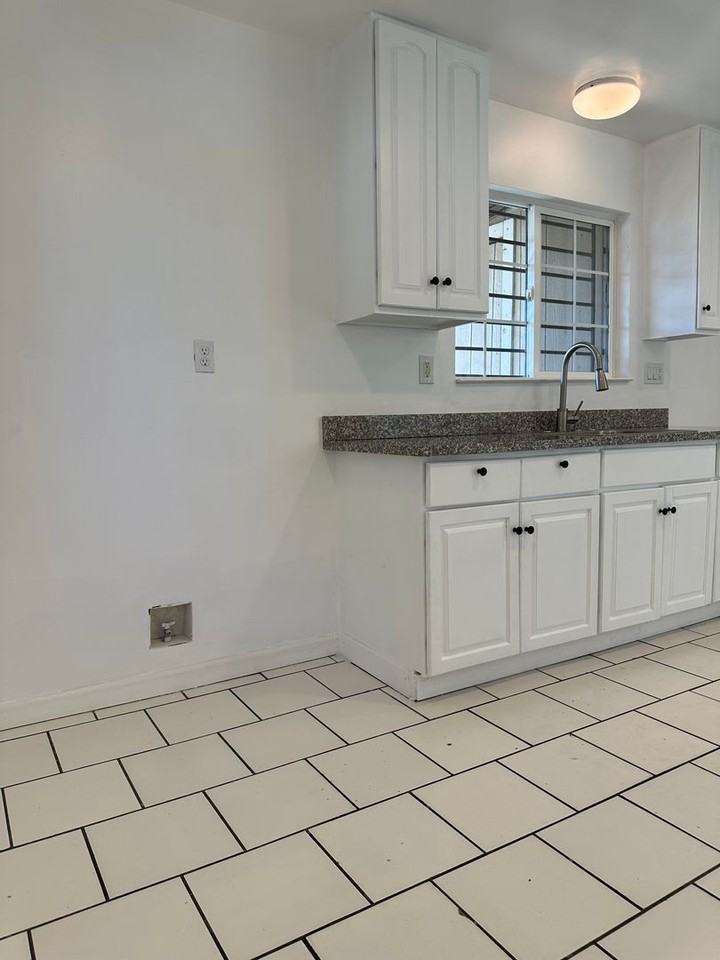 908 Glenn Ave - Photo 3 of 29