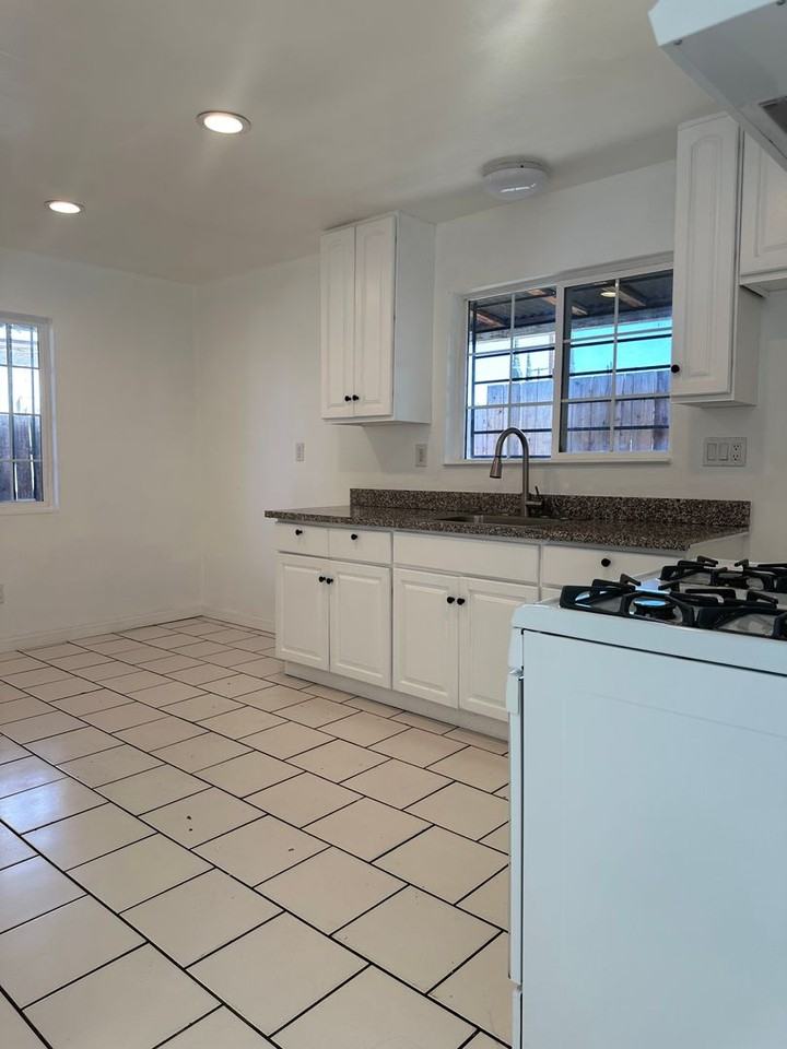 908 Glenn Ave - Photo 4 of 29