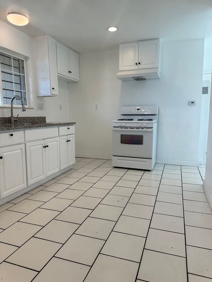 908 Glenn Ave - Photo 5 of 29