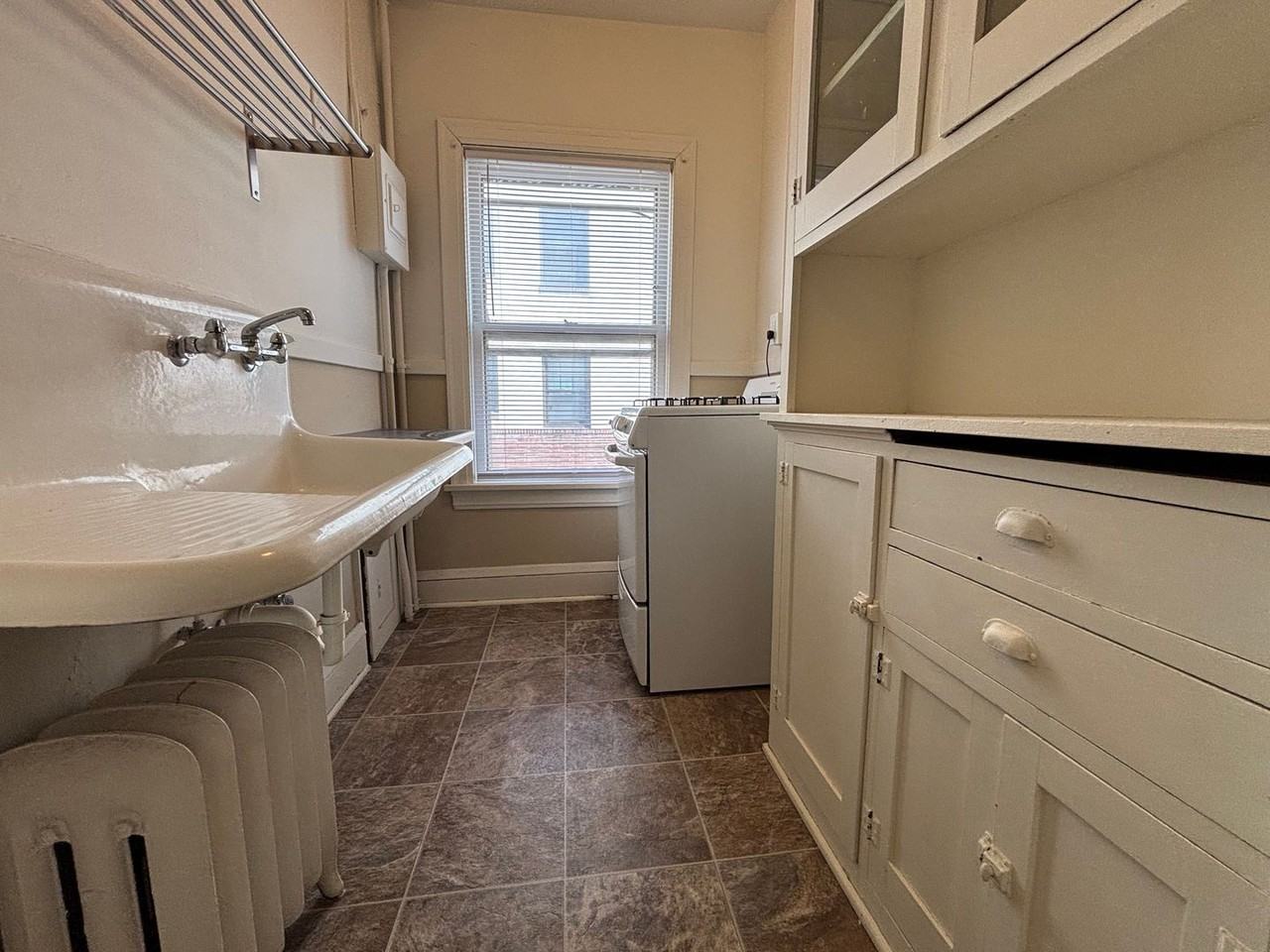 1168 Grand Ave - Photo 3 of 23