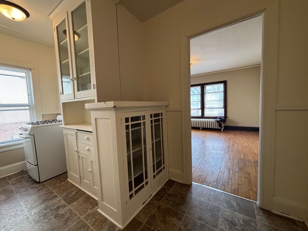 1168 Grand Ave - Photo 4 of 23