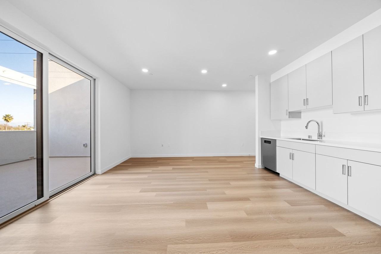 Dunsmuir Row - Photo 2 of 14