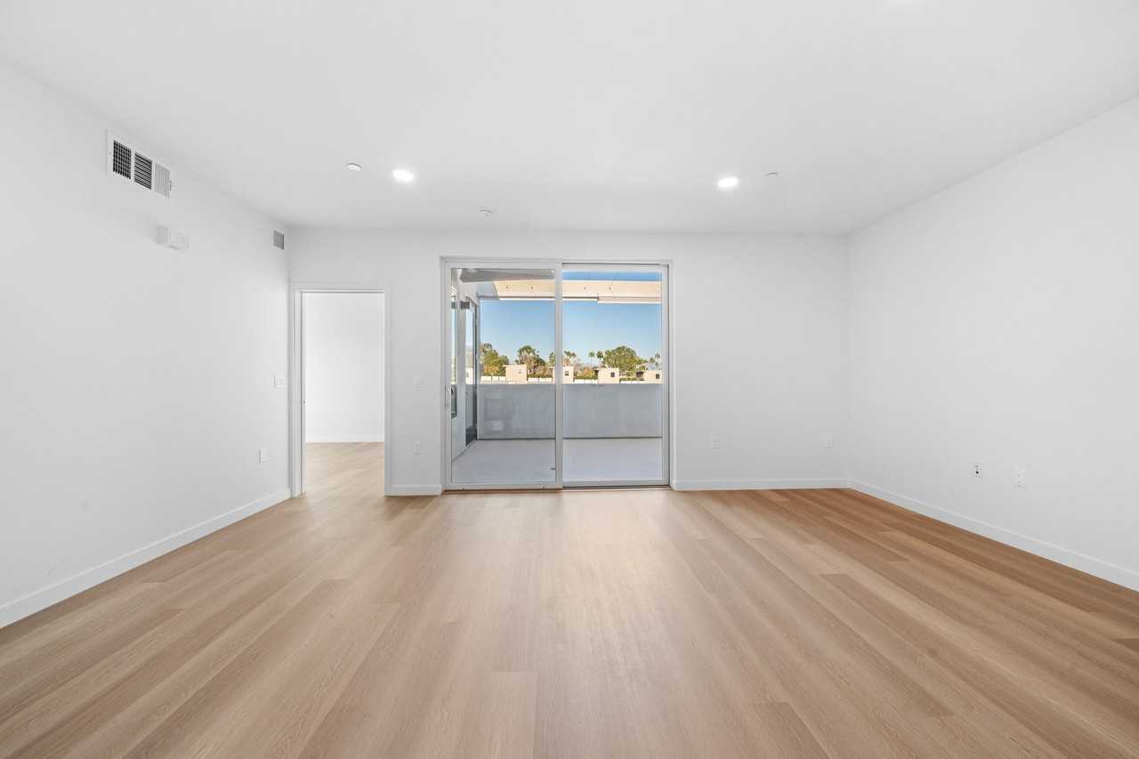 Dunsmuir Row - Photo 3 of 14