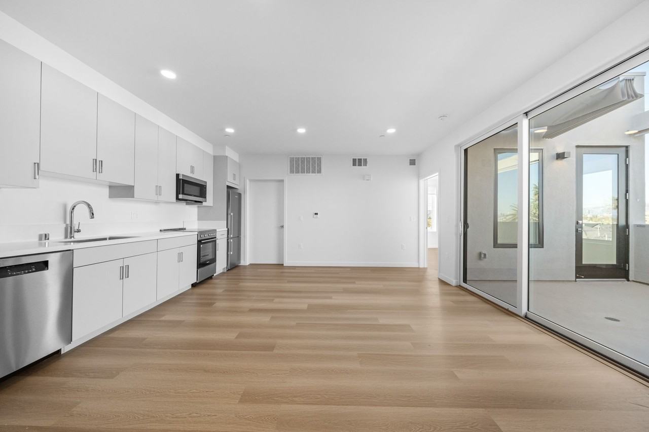 Dunsmuir Row - Photo 4 of 14