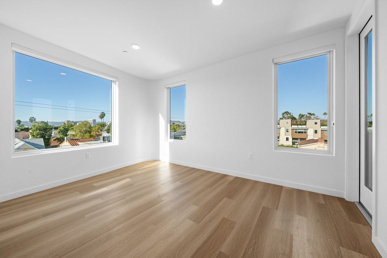 Dunsmuir Row - Photo 5 of 14