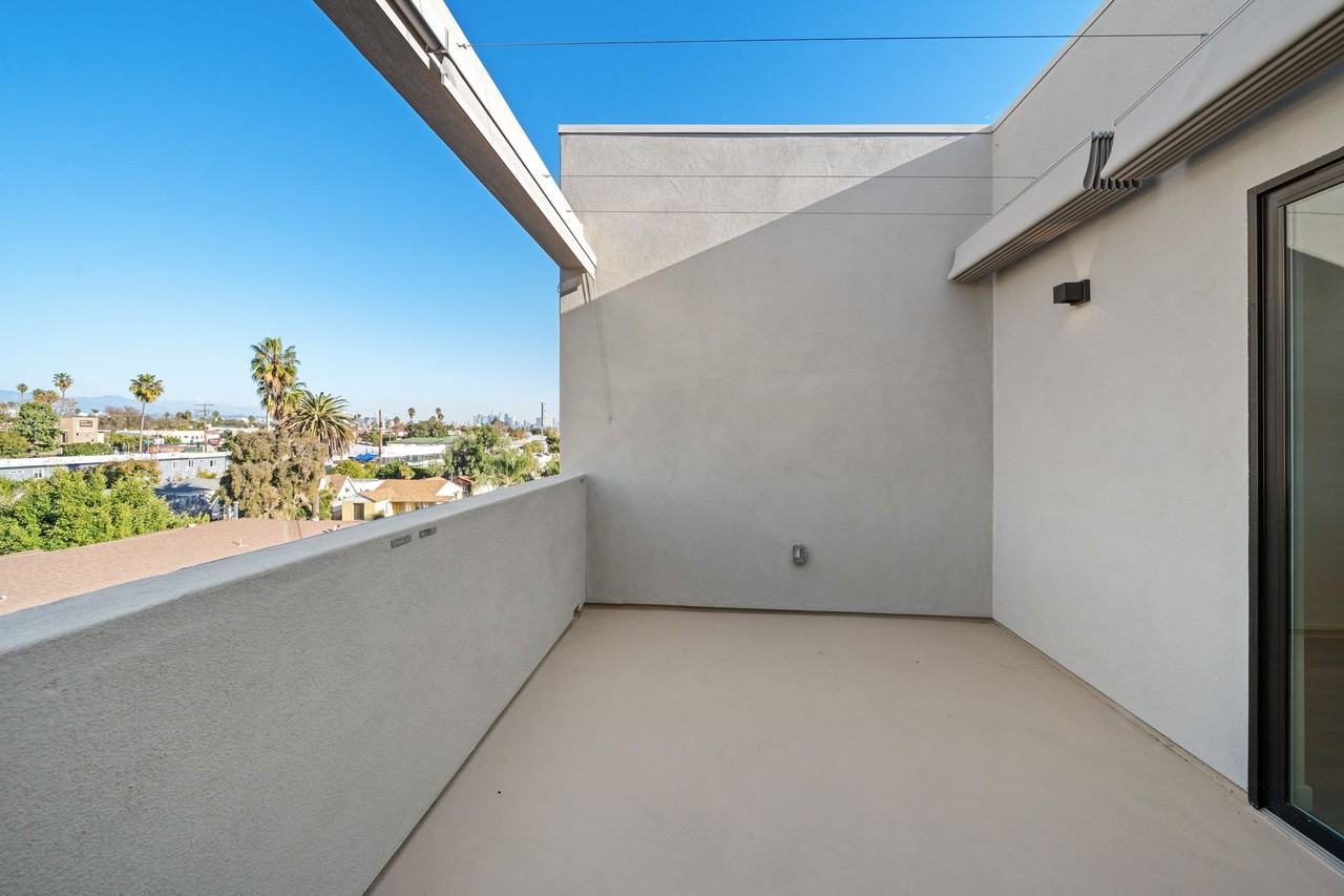 Dunsmuir Row - Photo 6 of 14