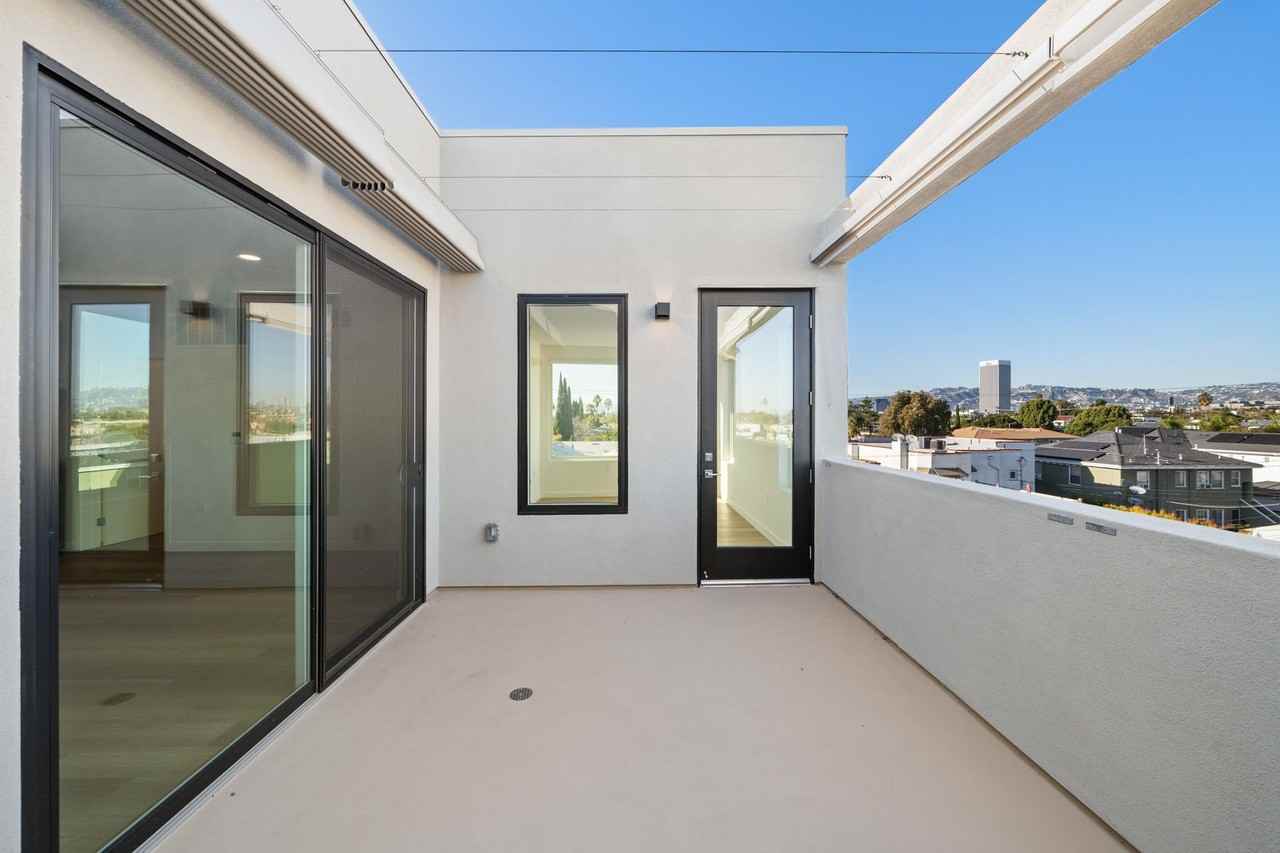 Dunsmuir Row - Photo 7 of 14