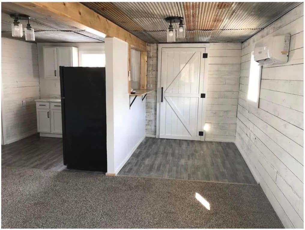 301 W 7th St - Photo 2 of 10