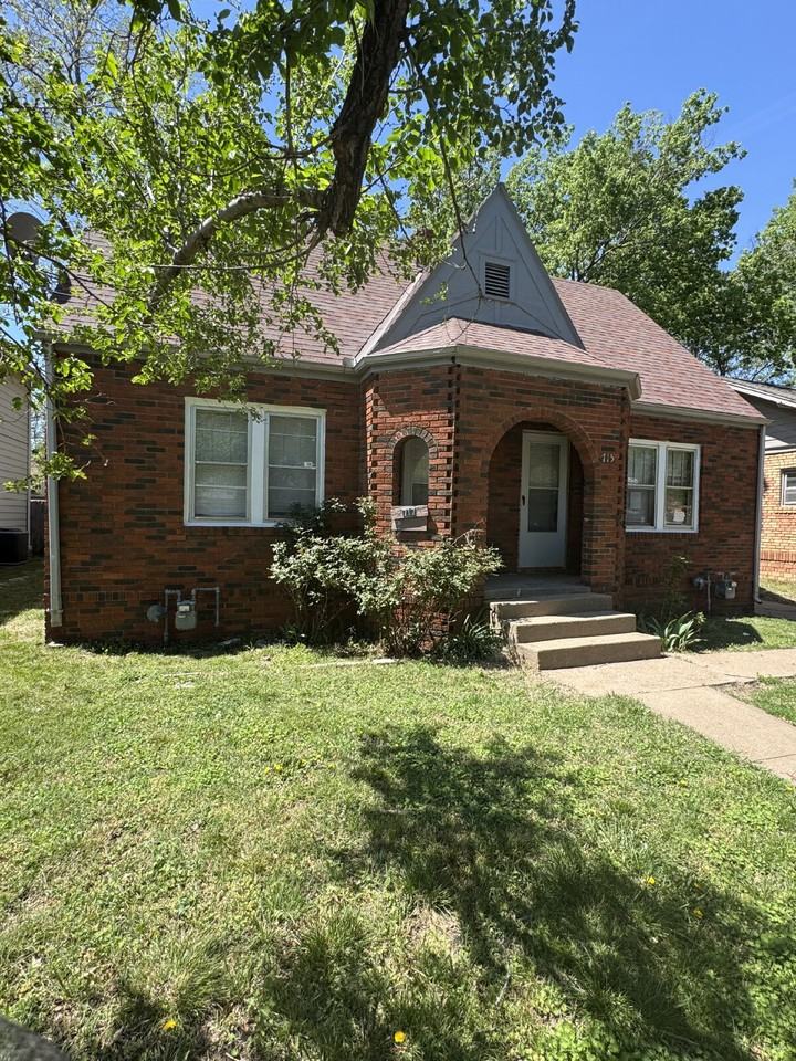 717 S Green St - Photo 2 of 7