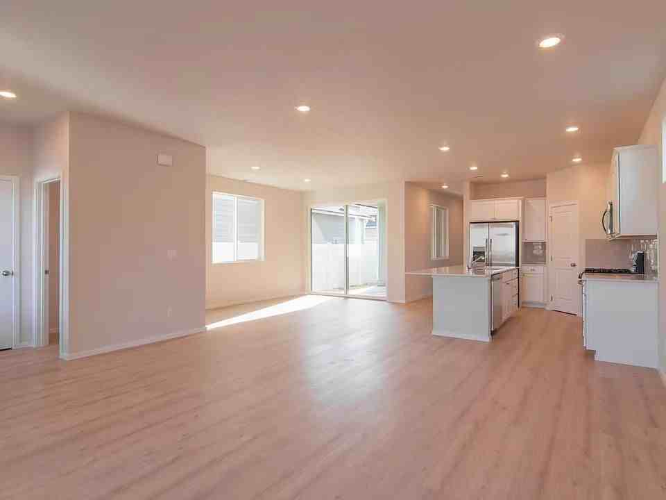 24467 E Feather Loop - Photo 3 of 28