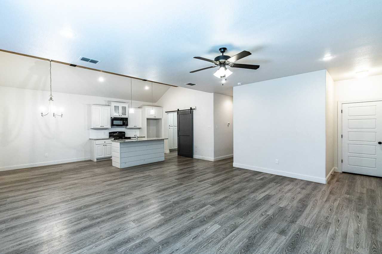 2005 102nd St - Photo 5 of 33