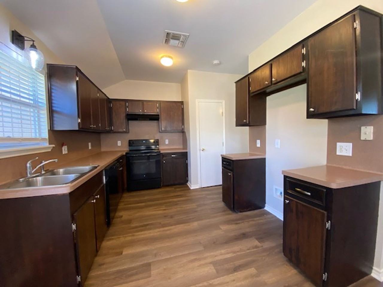 13205 Seadog Cir - Photo 4 of 29