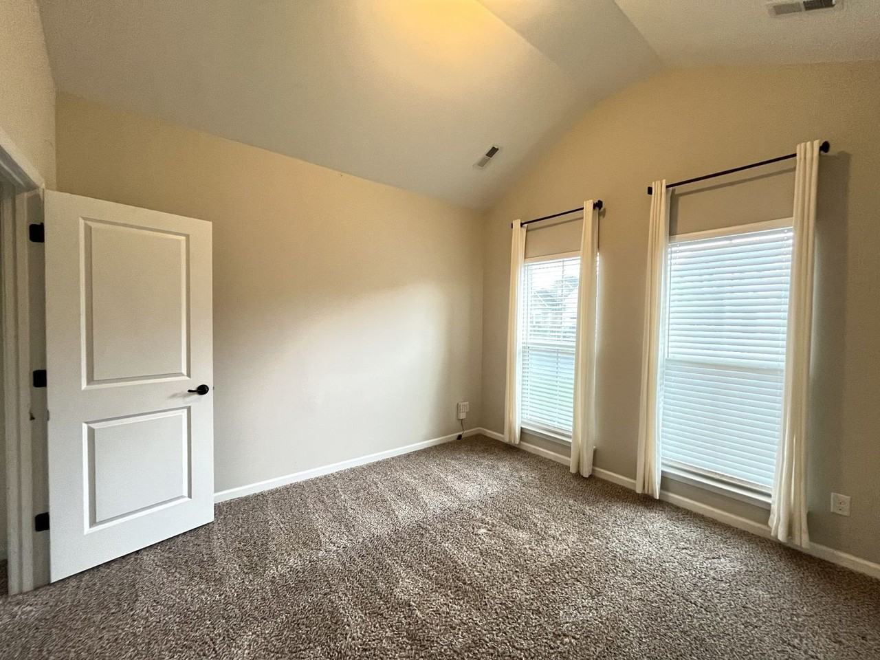 2817 Bluestem Ln - Photo 5 of 33