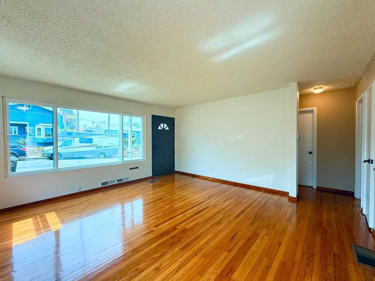 4534 Muir Ave - Photo 5 of 14