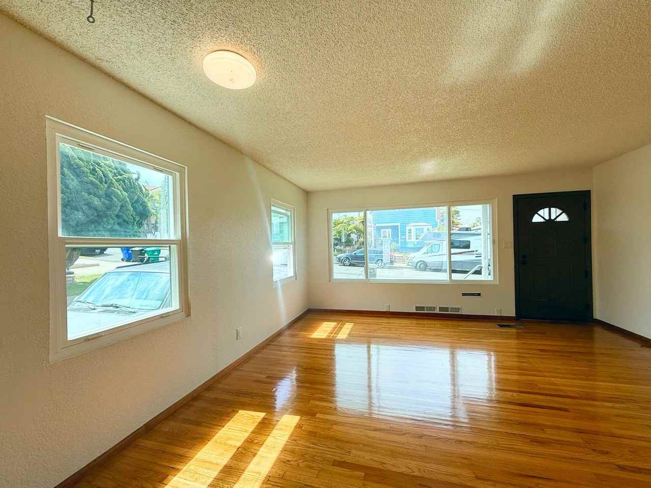 4534 Muir Ave - Photo 6 of 14