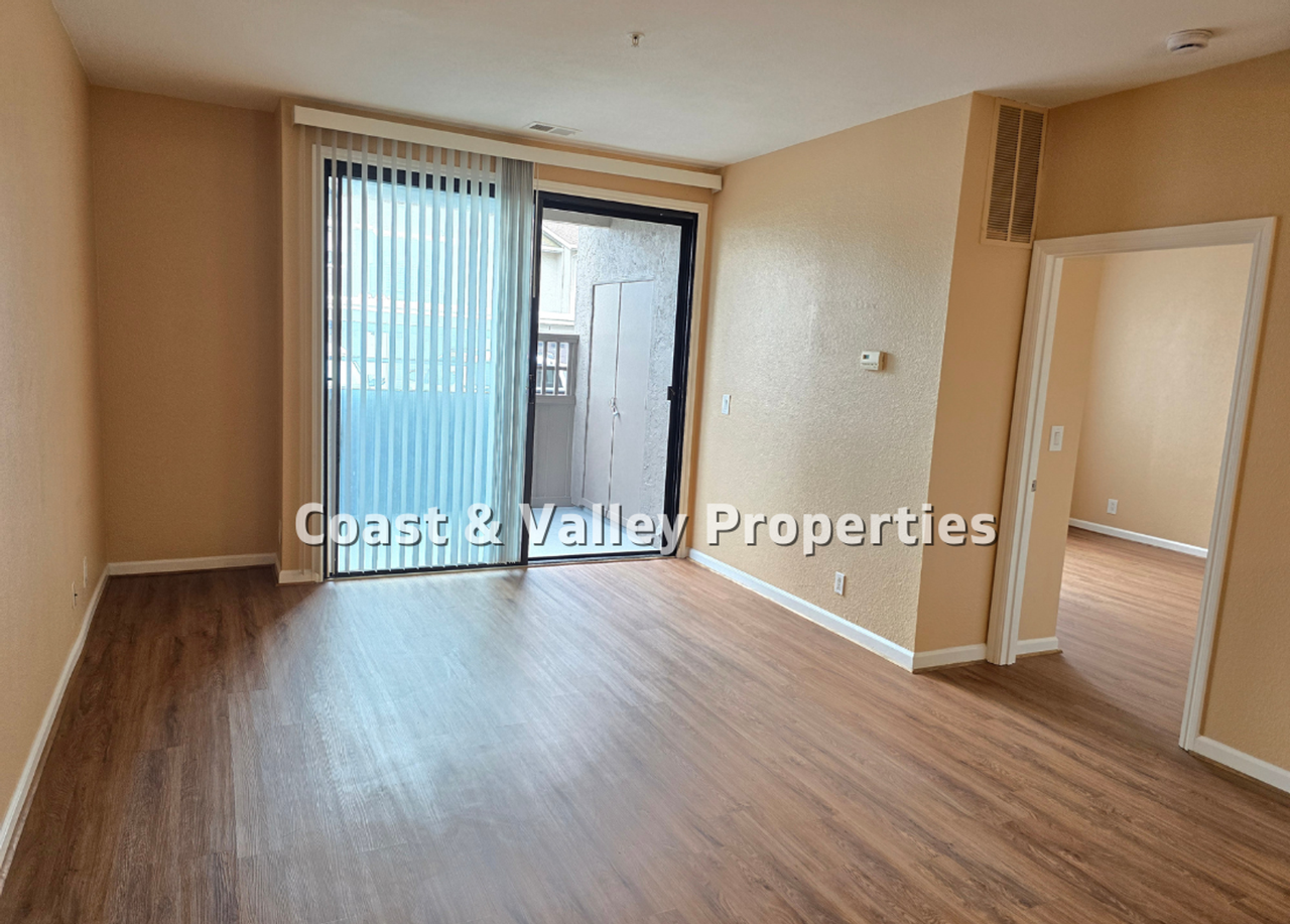 427 W Laurel Dr #I - Photo 2 of 8